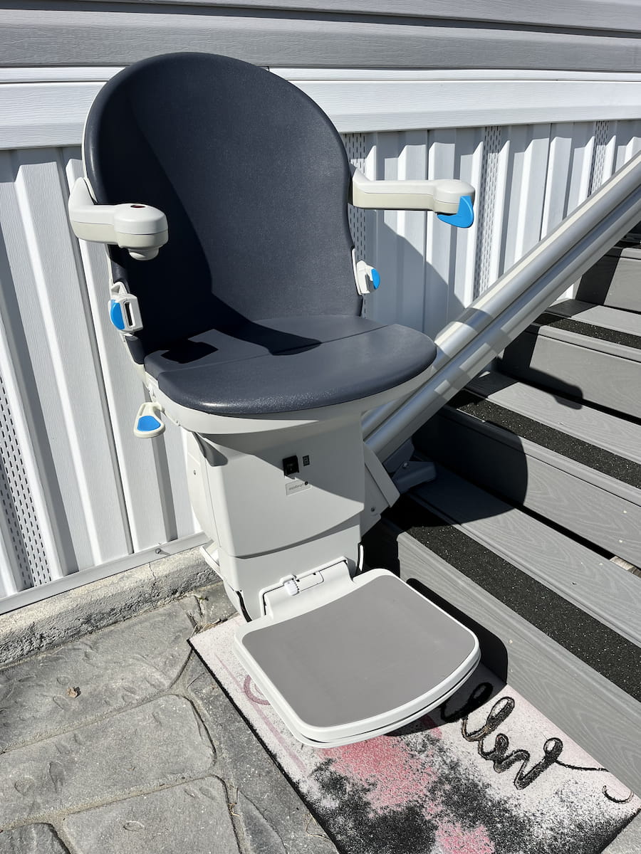 Handicare 1000 installed by Florida Home Access